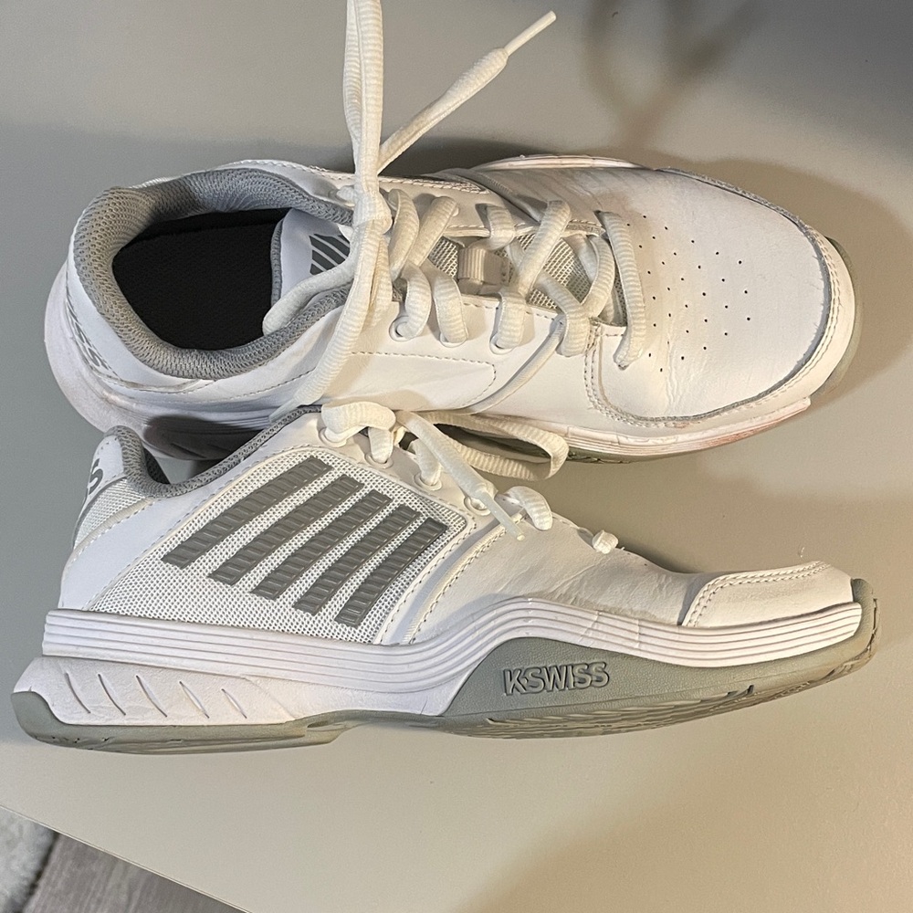K-Swiss Women's sz. 8 White Athletic  court Shoes
